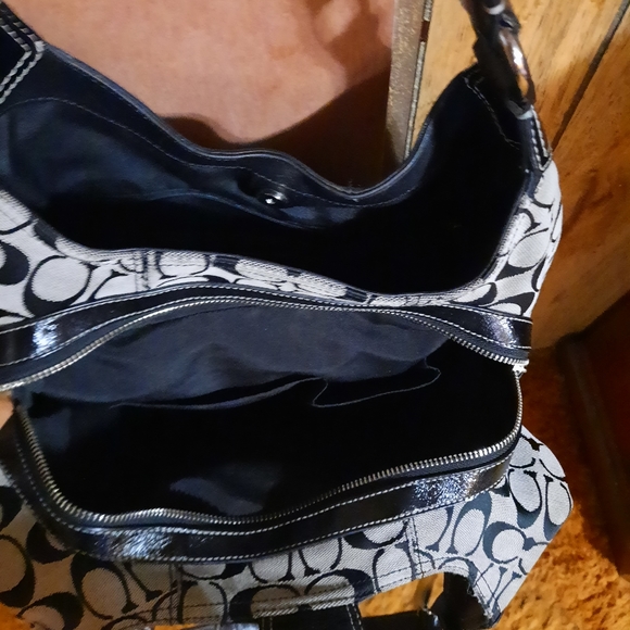 Authentic Coach handbag - Picture 2 of 3